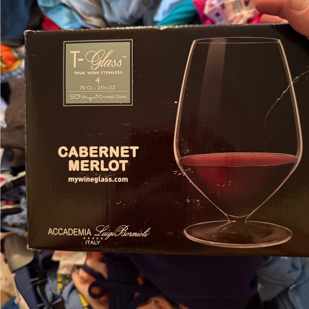 White Elegant Wine Glass for Dining Drinkware